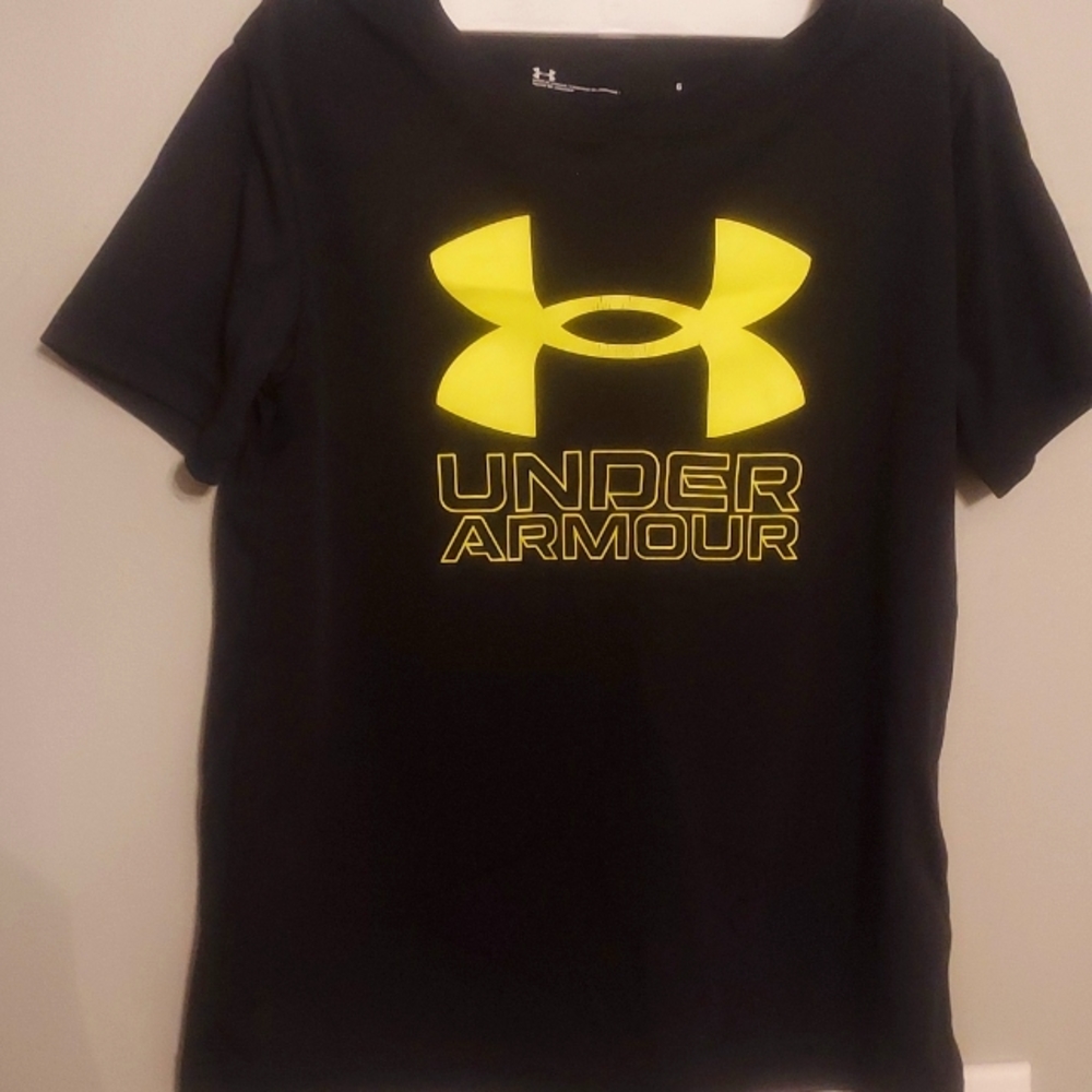 Boys size 6, gently used, under Armour, black with yellow writing